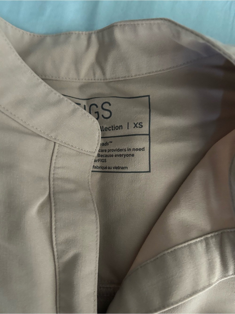 Figs Beige set with Teal Drawstring - Picture 2 of 3